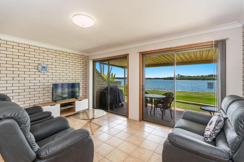 Peninsula Court Unit 9 - Peaceful Waterfront Escape with Pool - Holiday Yamba - image 5