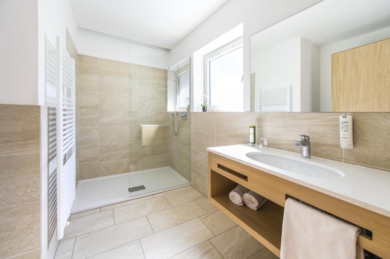 Double Room with Street View image 3