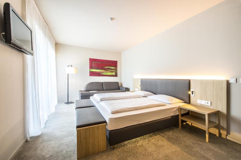 Double Room with Street View image 4