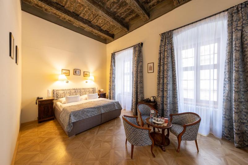 Deluxe Triple Room image 1