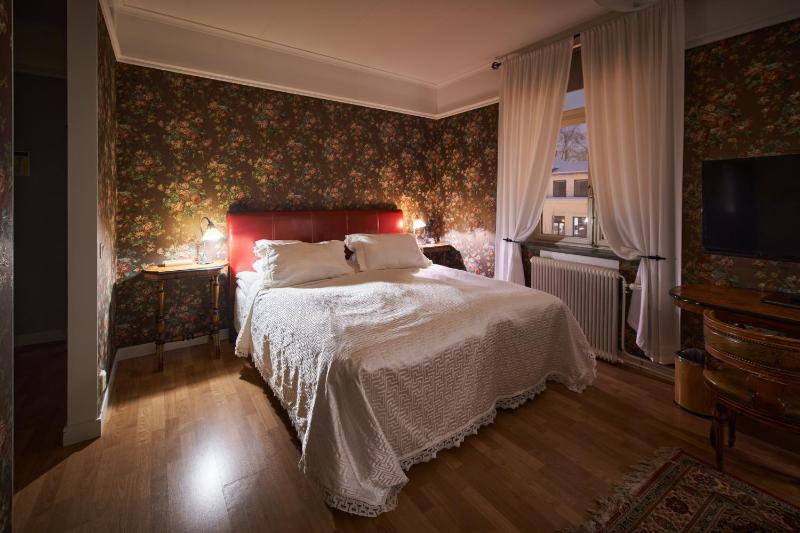 Double Room image 3