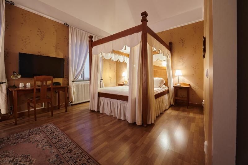 Double Room image 4