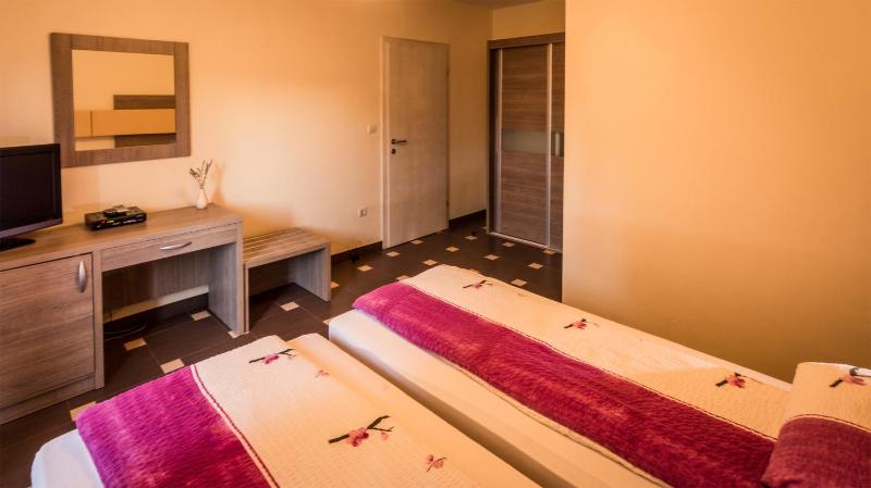 Double or Twin Room with Partial Sea View image 3