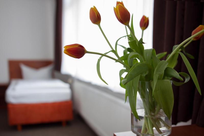 Single Room image 3