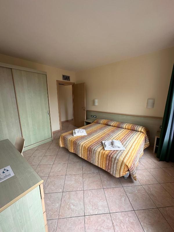 One-Bedroom Apartment (5 Adults) image 2