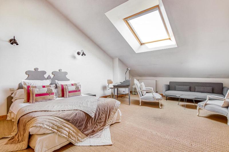 Deluxe Family Room image 2