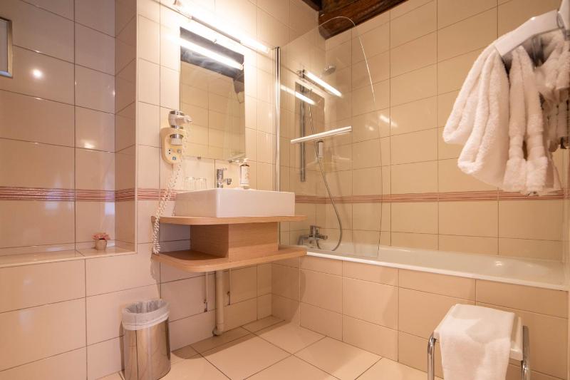 Classic Small Double Room image 3