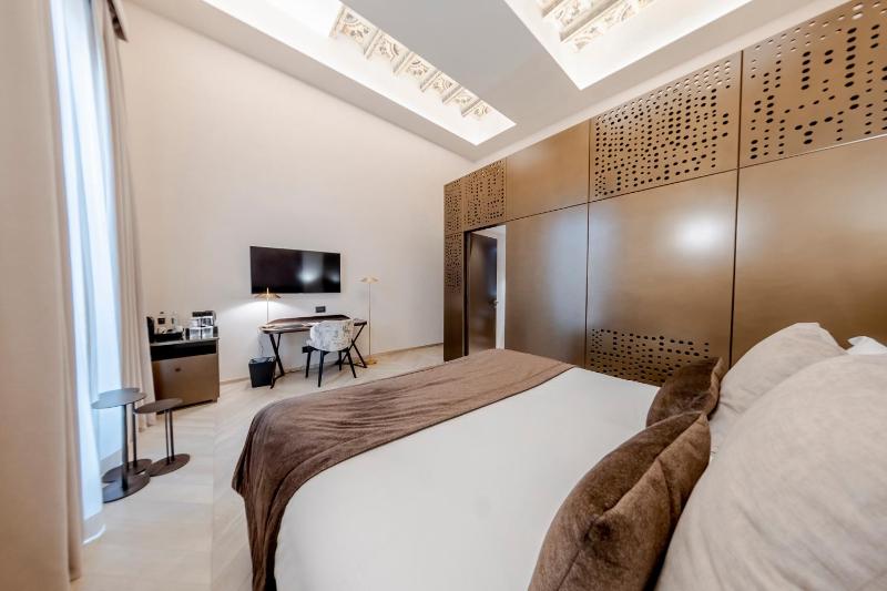 Large Double Room image 2