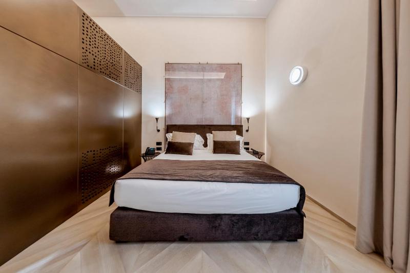 Large Double Room image 4