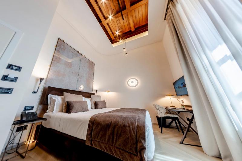 Superior Double Room image 3
