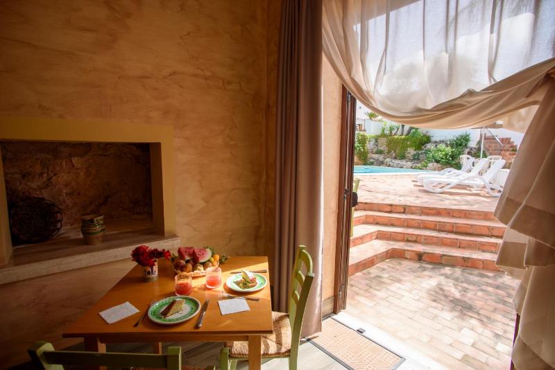 Superior Family Room image 3