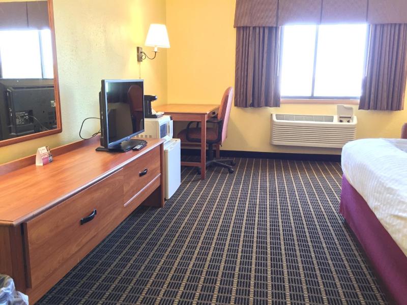 Standard King Room - Non-Smoking  image 3
