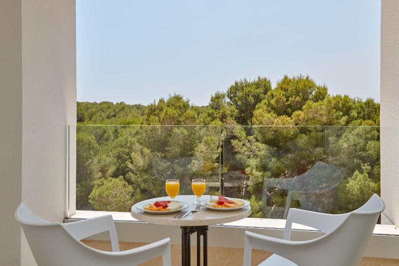 One-Bedroom Apartment image 3