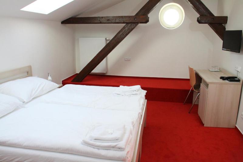 Standard Double Room image 4