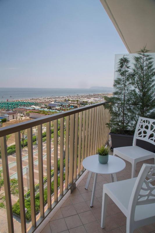 Classic Double or Twin Room with Front Sea View image 3