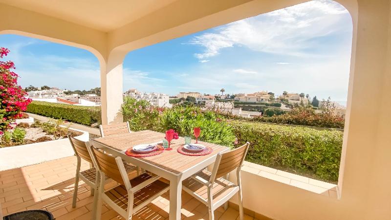 Superior Two-Bedroom Apartment with Sea View image 2
