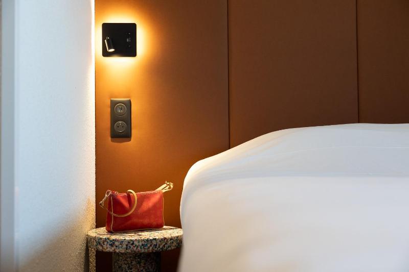Standard Double Room image 3