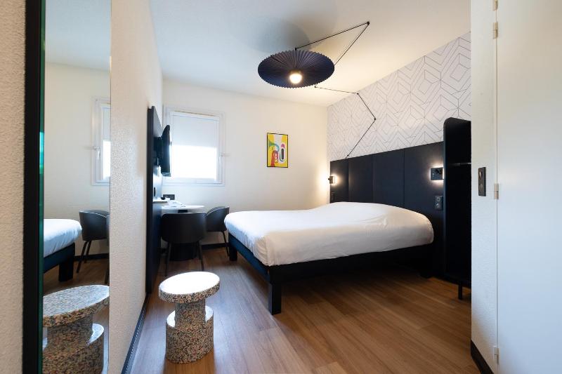 Standard Double Room image 4