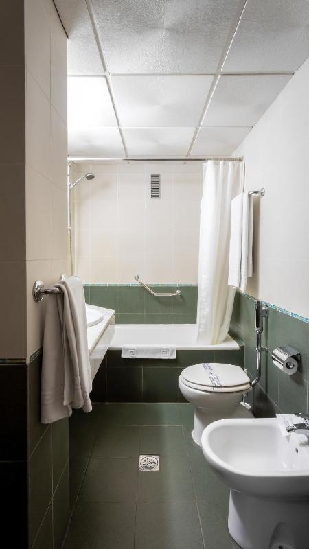 Double Room with Extra Bed and Parking image 2