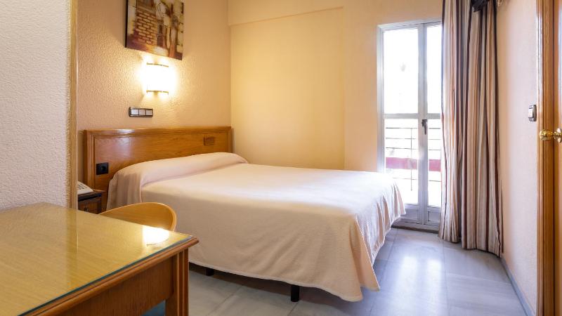 Single Room with Parking image 1