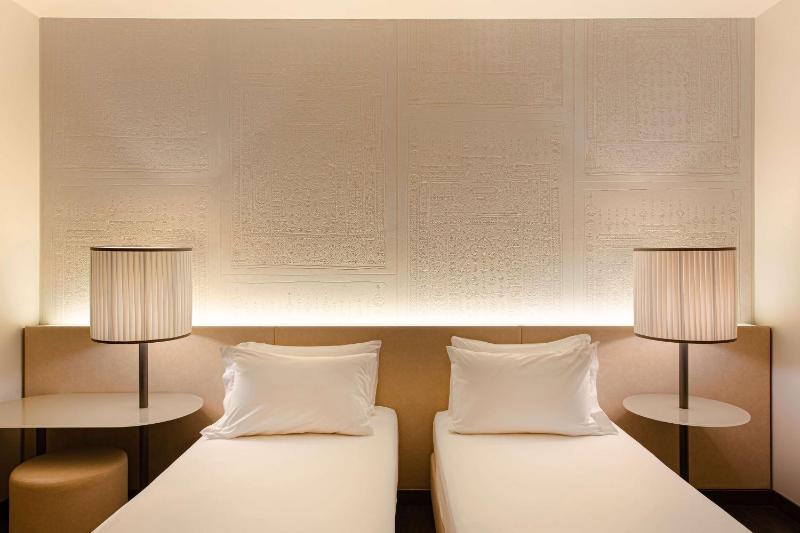 Twin Room image 1