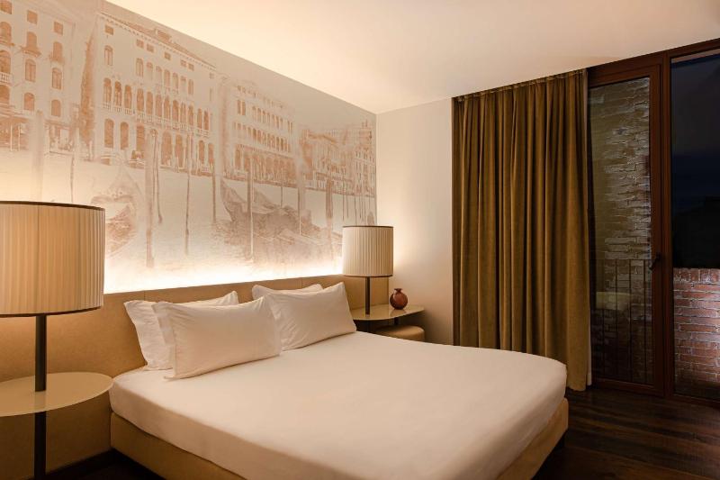 King Room image 1