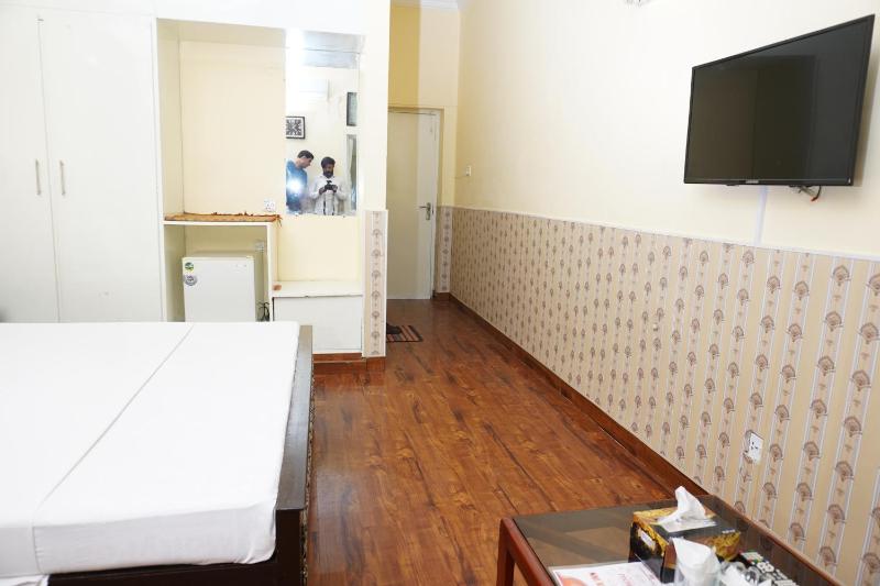 Double Room image 4