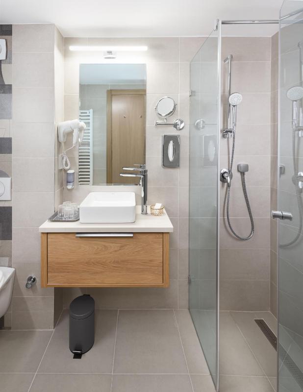 Superior Triple Room image 3