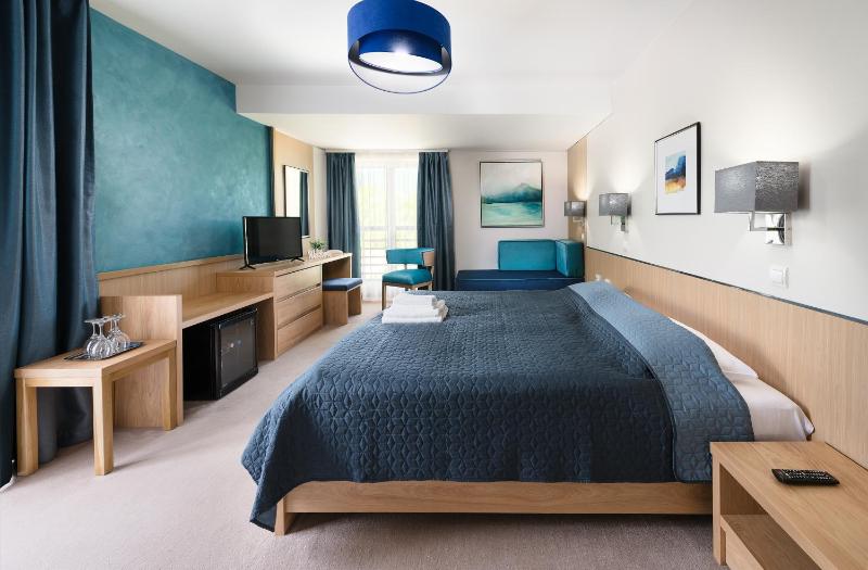 Superior Double Room with Balcony image 3