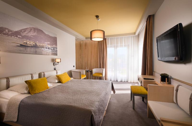 Standard Double Room with Balcony image 3