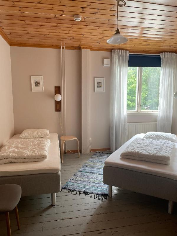 Twin Room with Shared Bathroom image 4