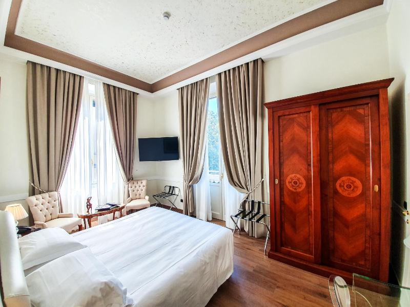 Double or Twin Room image 4