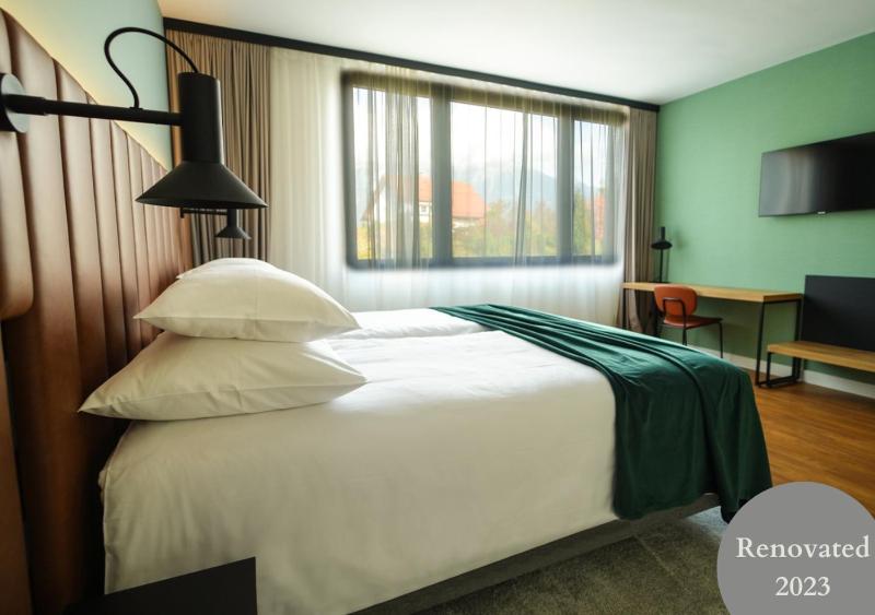 Superior Twin Room image 1