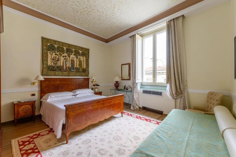 Triple Room image 3