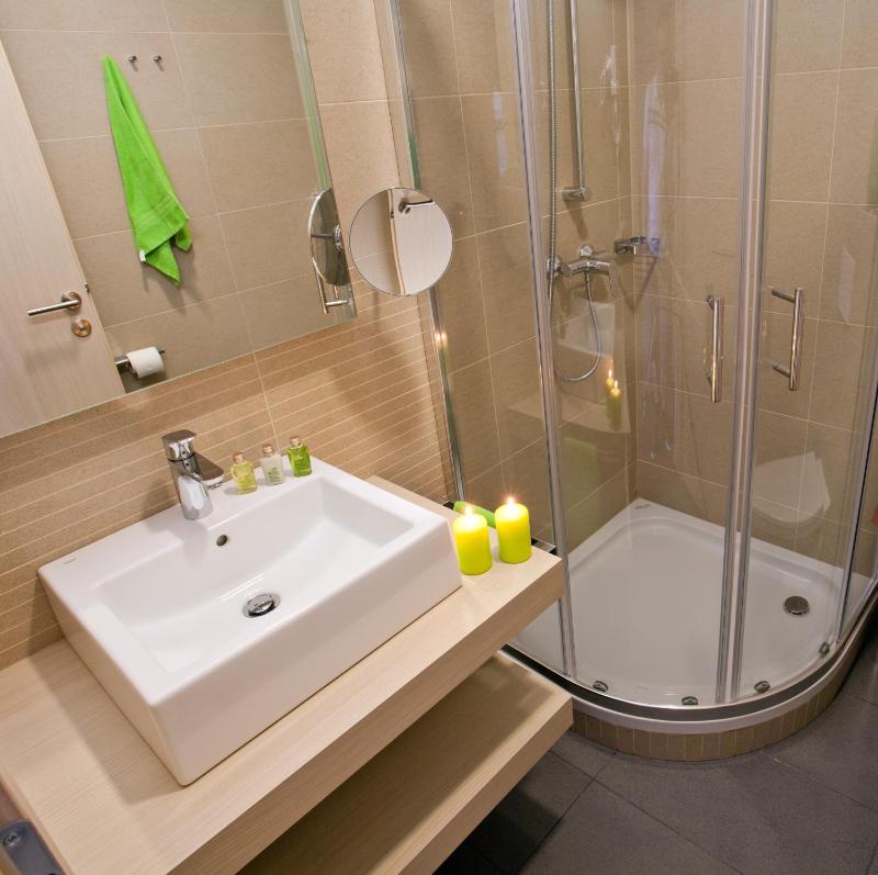 Double or Twin Room with Balcony image 3