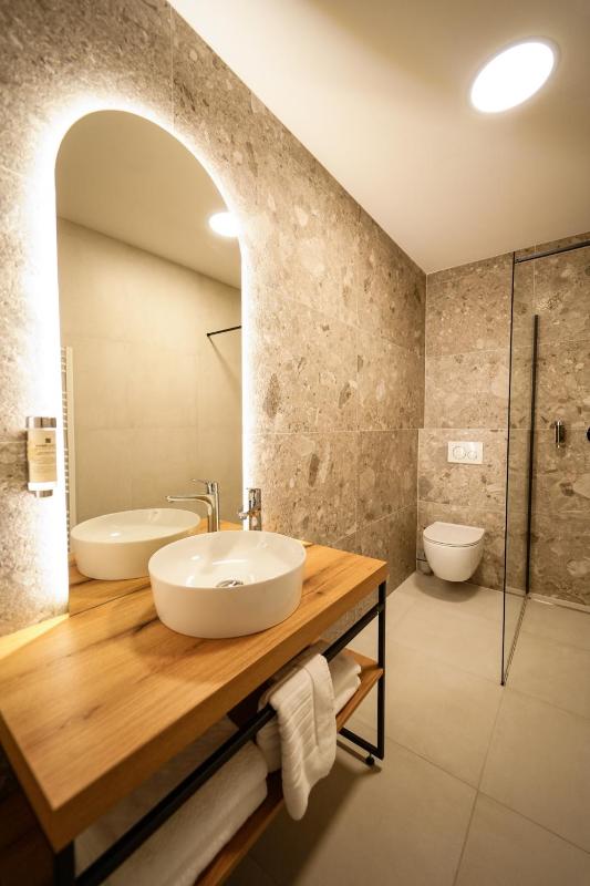 Superior Twin Room image 2