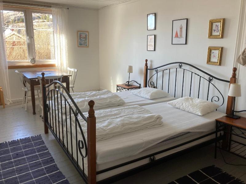 Family Room with Shared Bathroom (5 Adults) image 4