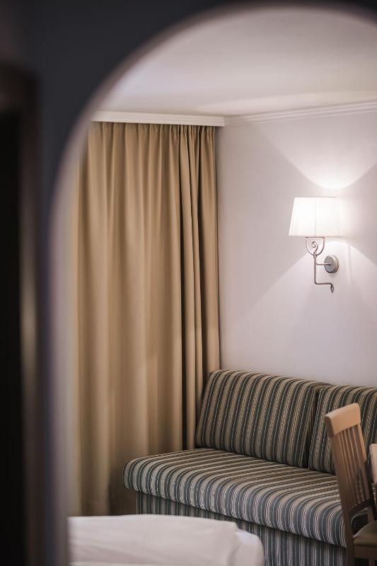 Double Room image 3