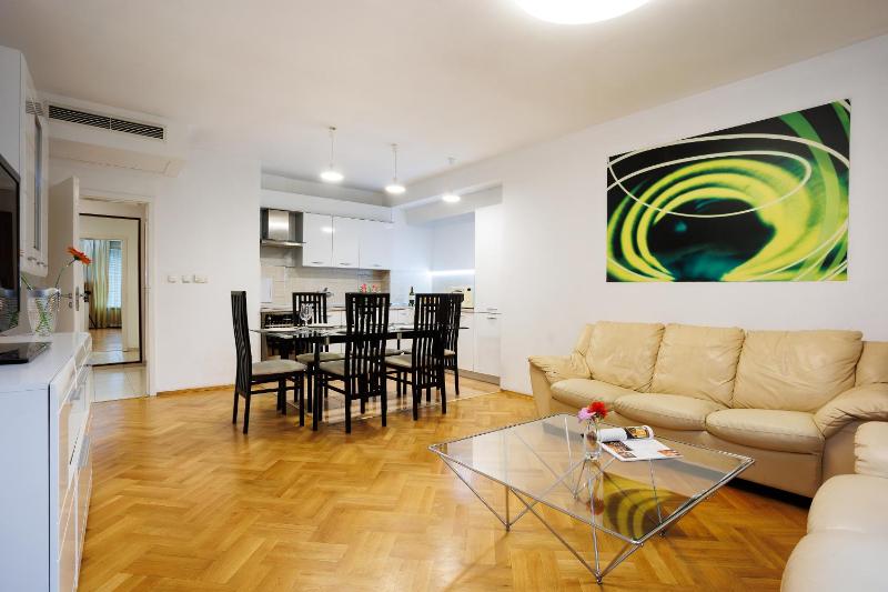 Junior Suite with Balcony image 4