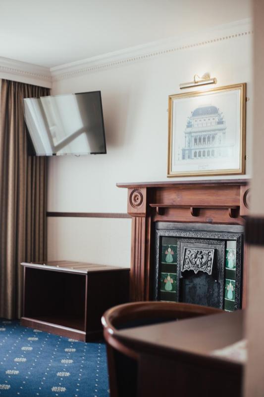 Standard Double or Twin Room image 3