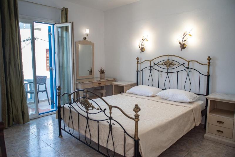 Studio Apartment with Side Sea View image 4
