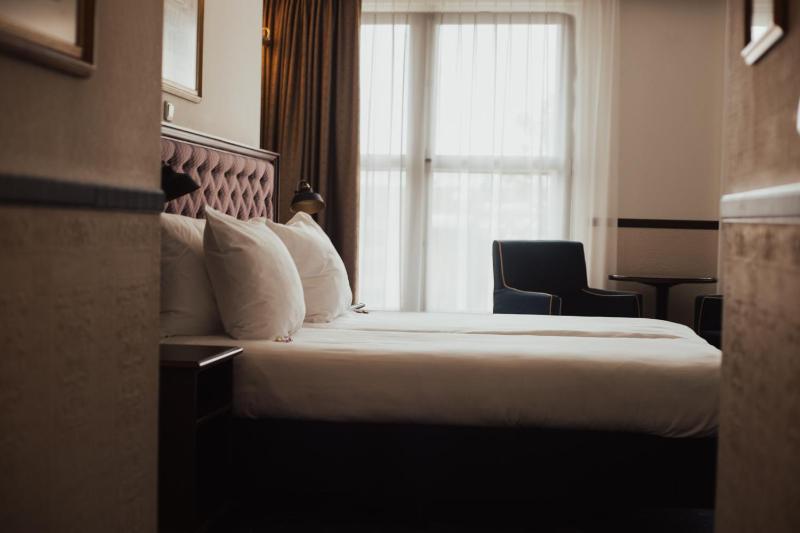 Standard Double or Twin Room image 4