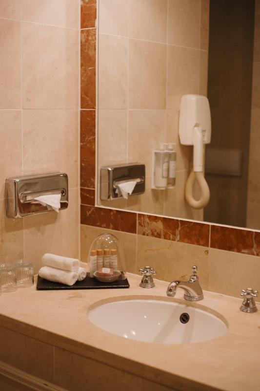 Deluxe Triple Room image 2