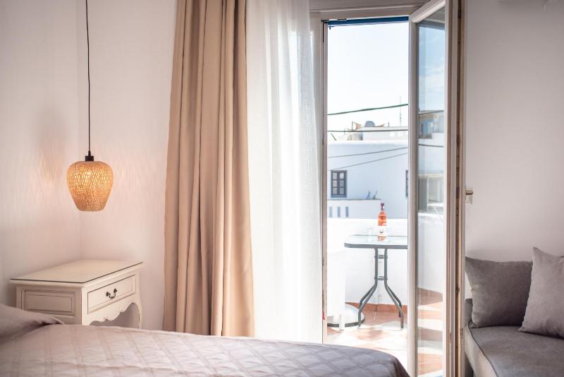 Studio Apartment image 3
