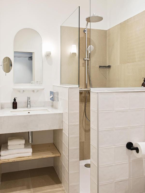 Family Room with One Queen Bed and One Bunk Bed - Non-Smoking image 2