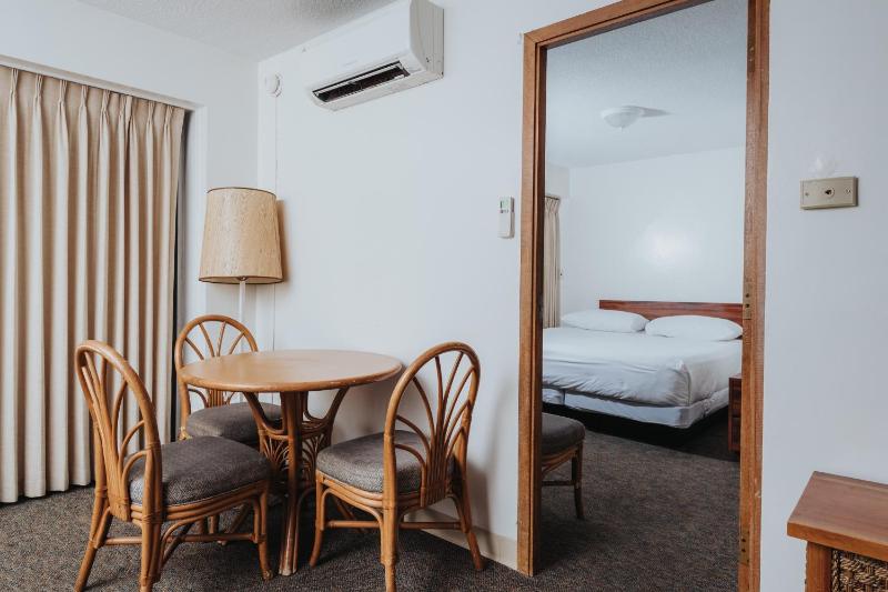 1 Bedroom Suite King and Sofa Sleeper with Full Kitchen image 4