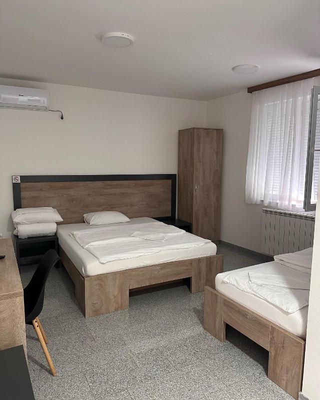 Deluxe Triple Room image 1