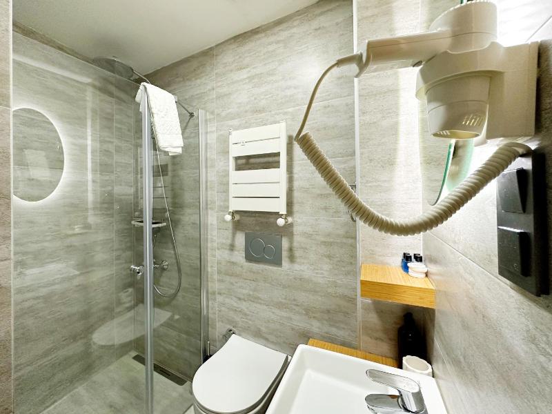 Sultan Pier Hotel - image 11