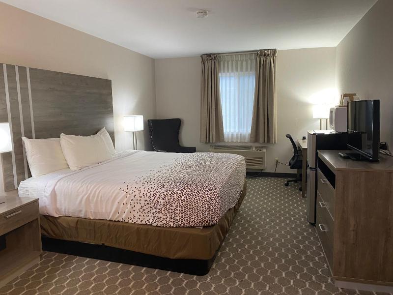 Queen Room with Two Queen Beds image 4