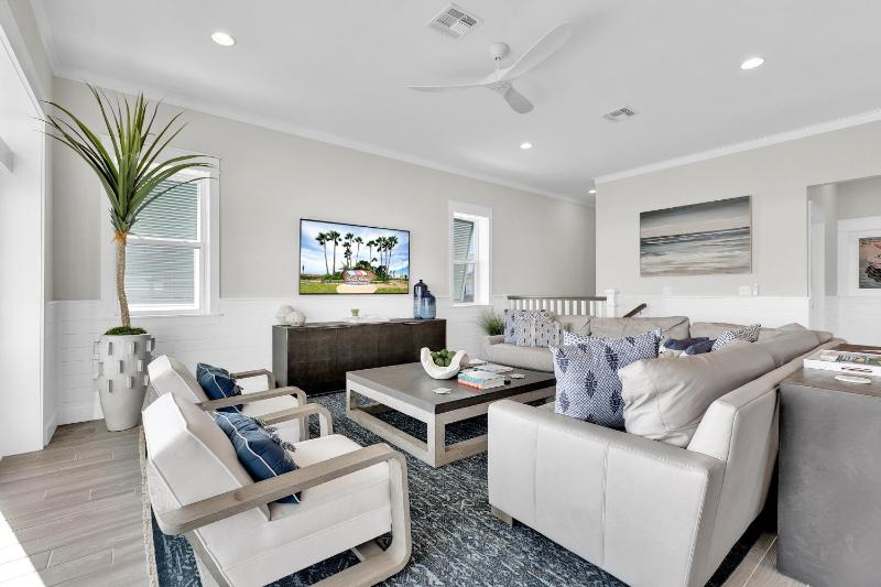 Kite One - Private bayside home with Pool and Hot Tub home - image 8